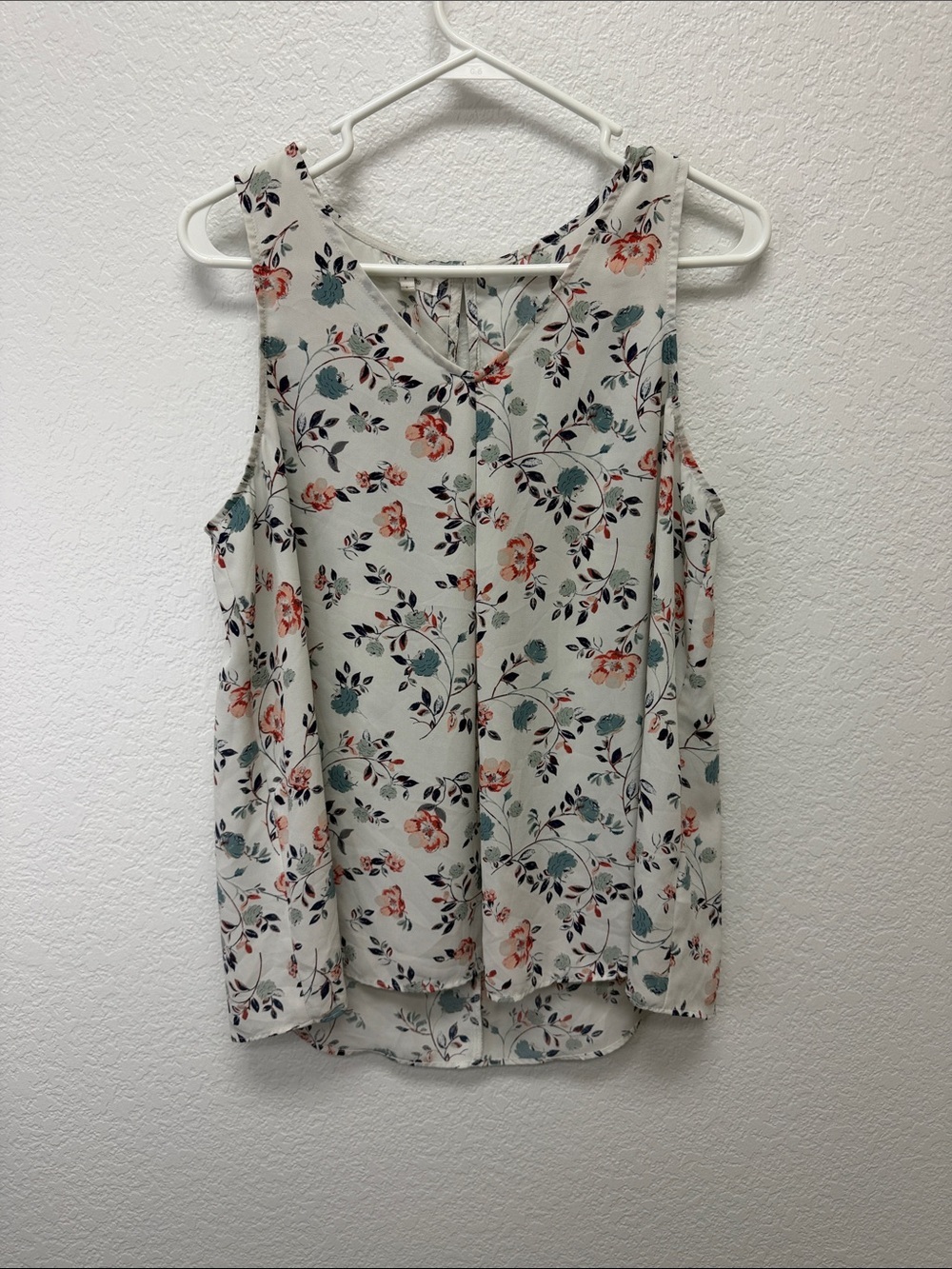 Maurice’s Floral V-Neck Sleeveless Shell Top - White with Teal & Coral Flowers